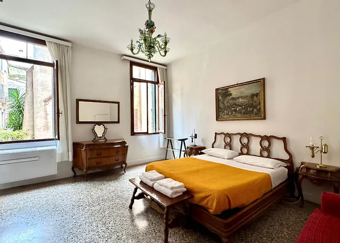San Polo 1948 Venice Centre